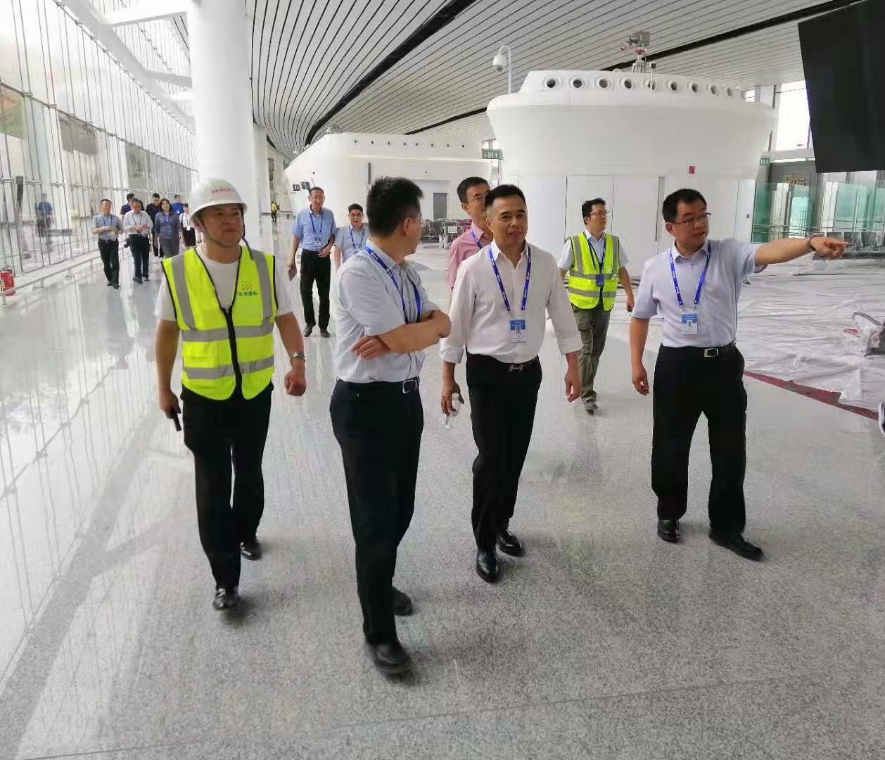 1575970404350536.jpg 中免集團總裁陳國強一行蒞臨指導 (2).jpg