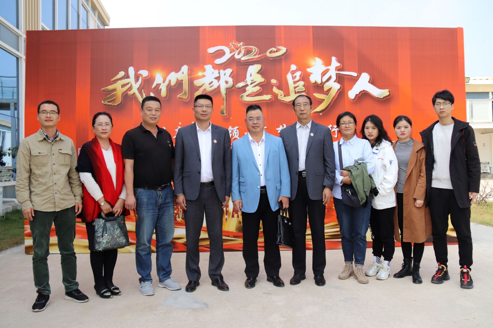 1595411540765035.jpg 團(tuán)隊(duì)合照2.jpg