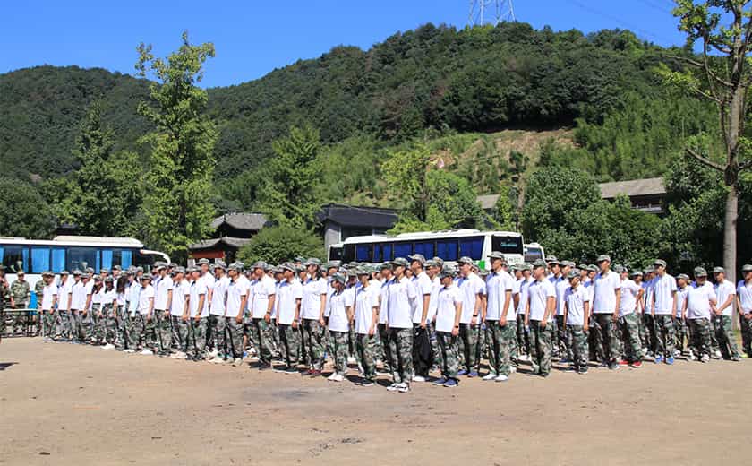 江南管理 2019屆大學(xué)生入職培訓(xùn)開(kāi)啟戶外拓展第一課